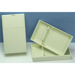COFFRET ABS + TRAPPE PILE 9V LOT 5 P